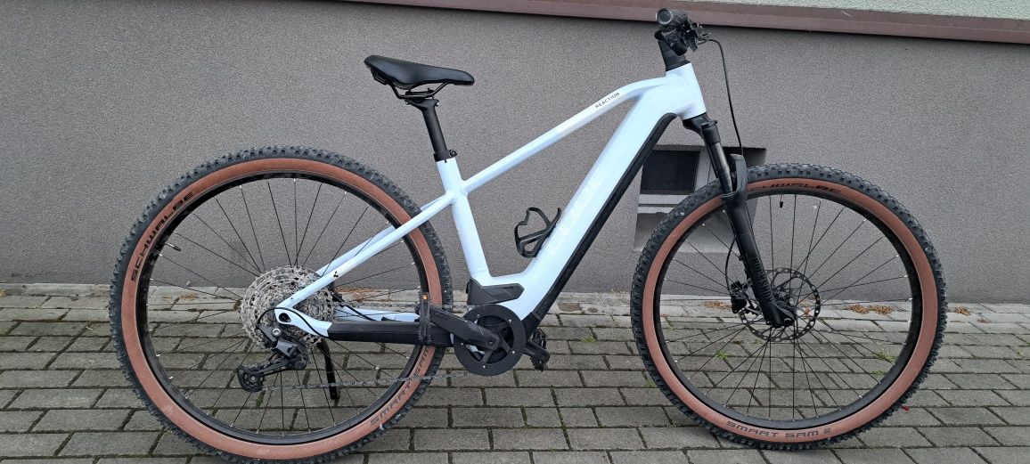 Rower elektryczny CUBE Reaction Hybrid Pro