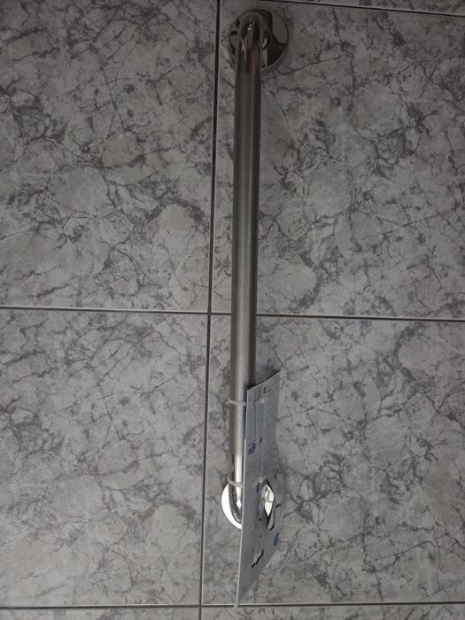 Cadeira de banho e barra de apoio