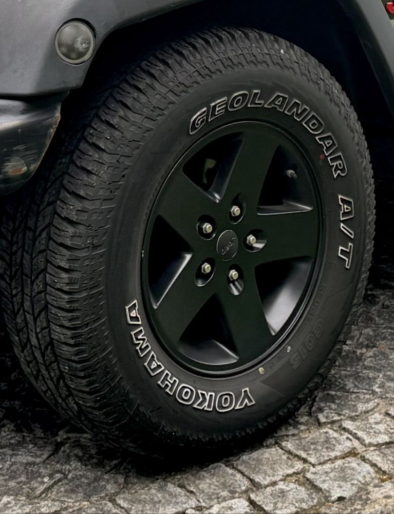 •Jeep wrangler!! Jantes originais e pneus (comonovos)