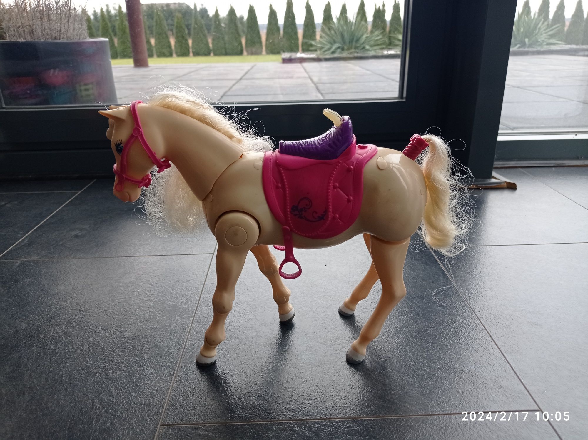 Koń Barbie + lalka Barbie