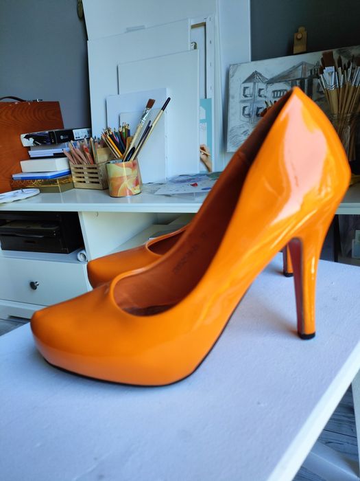 Lakierki pomarańczowe rozm 37