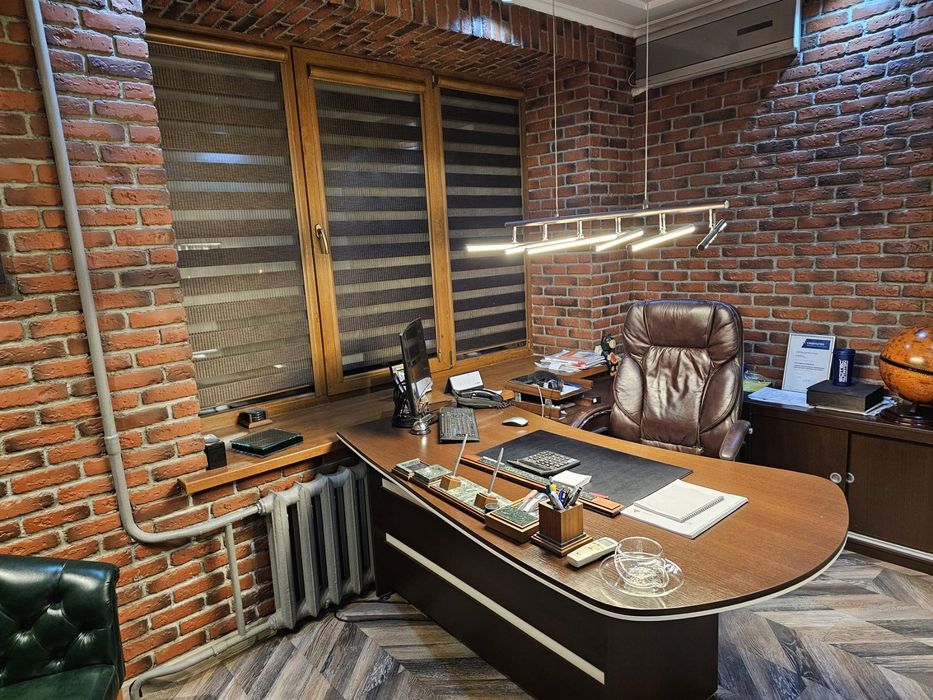 Продам офис с евроремонтом на проспекте Ивана Мазепы (около ДК Ильича)