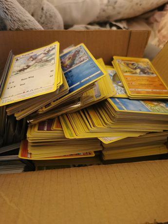 100 kart Pokemon TCG oryginalne