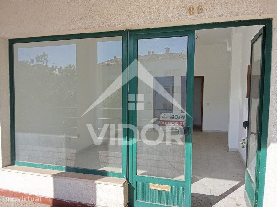 Loja no Novo Mercado Municipal da Baixa da Banheira - CU