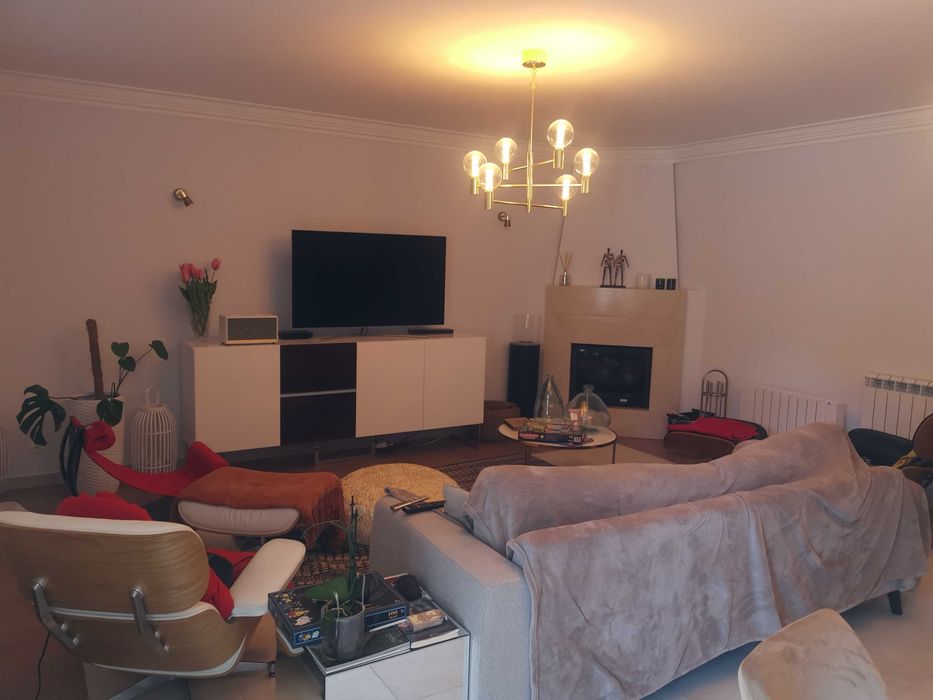 Arrendo Quarto (wc privativo) em moradia totalmente Mobilada