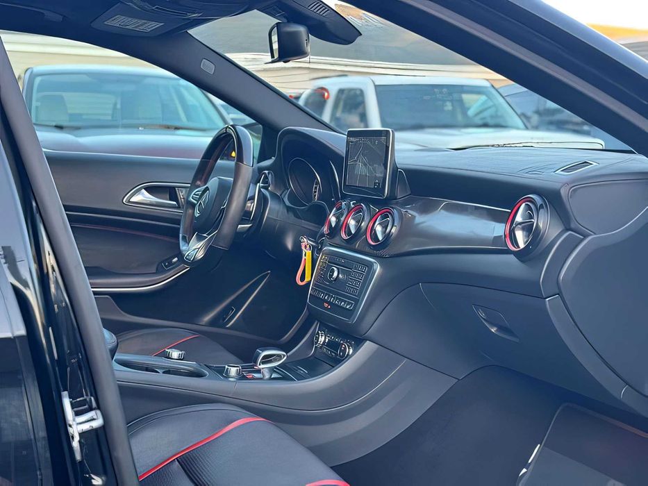 Mercedes-Benz GLA      2016