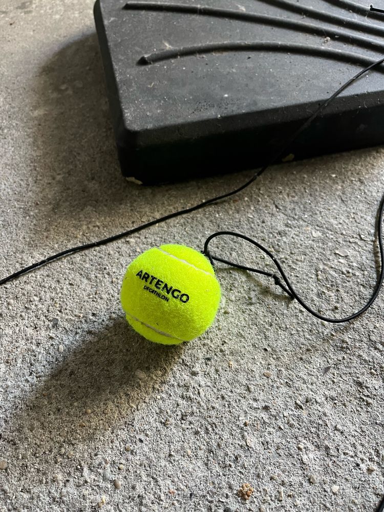 Boia de ténis com elástico para treino
