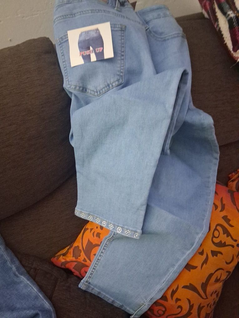 Roupas calças  de ganga de marca.