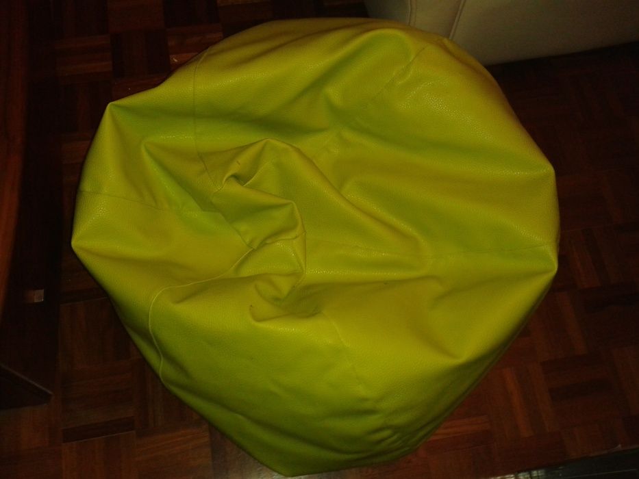 Pouf Pera verde, em bom estado