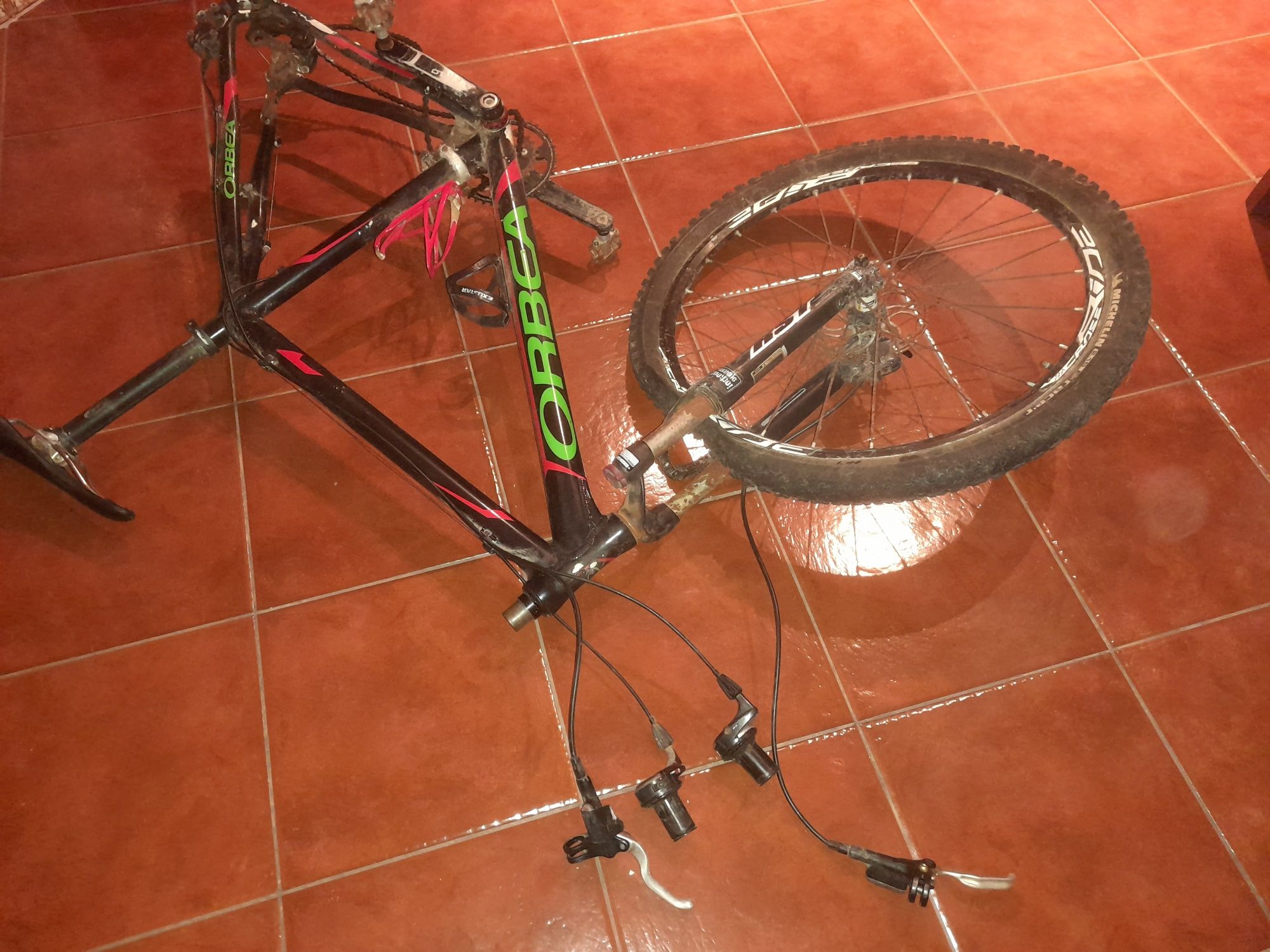 2 quadros de bicicleta