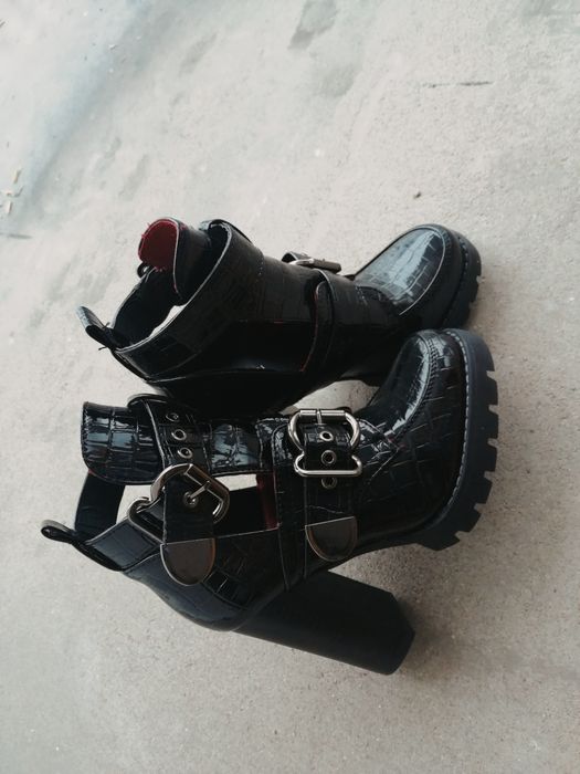 Botki damskie na słupku