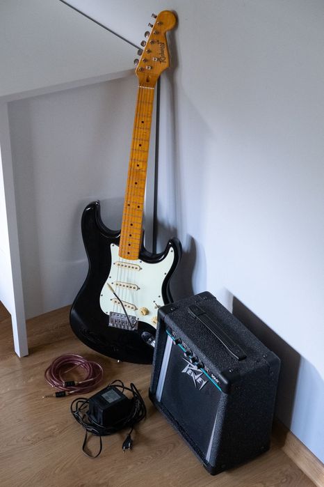 Gitara elektryczna Richwood i wzmacniacz Peavey