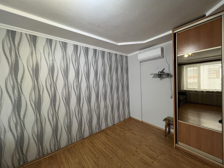Продаж просторої кімнати в гуртожитку