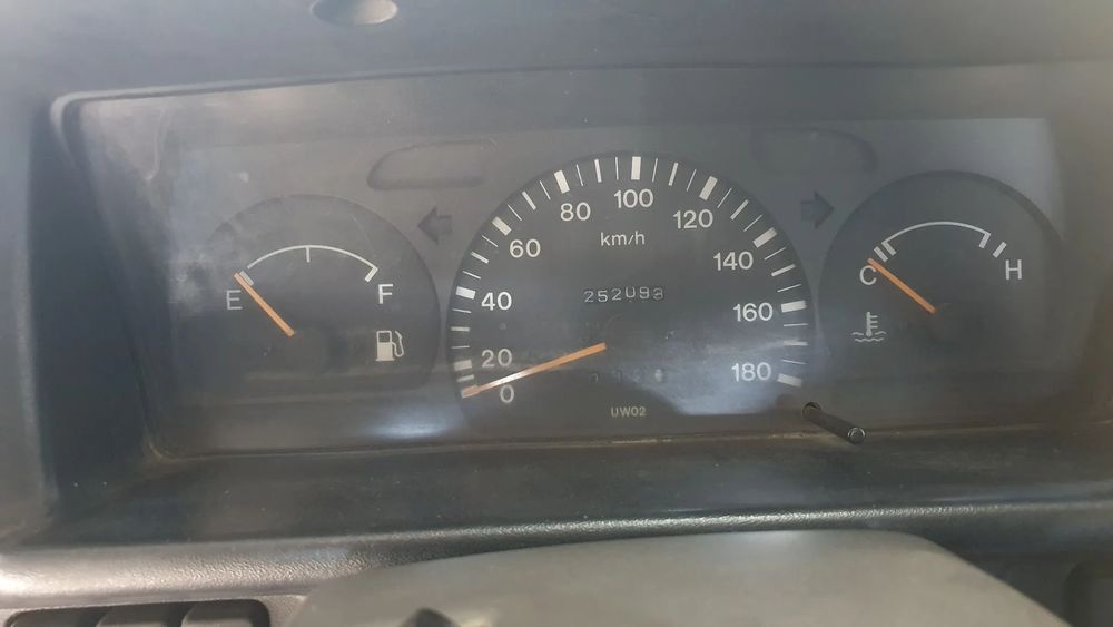 Mazda B 2500 2.5 D UG74 EAS DX
