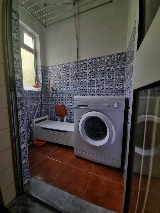 T1 no R/C com janelas em todas as divisões excelente localização