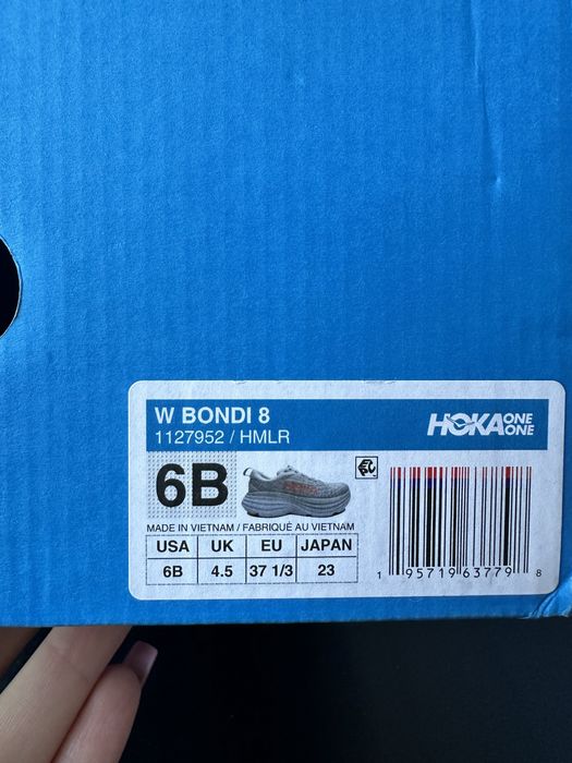 Кросівки жіночі Hoka Bondi 8
