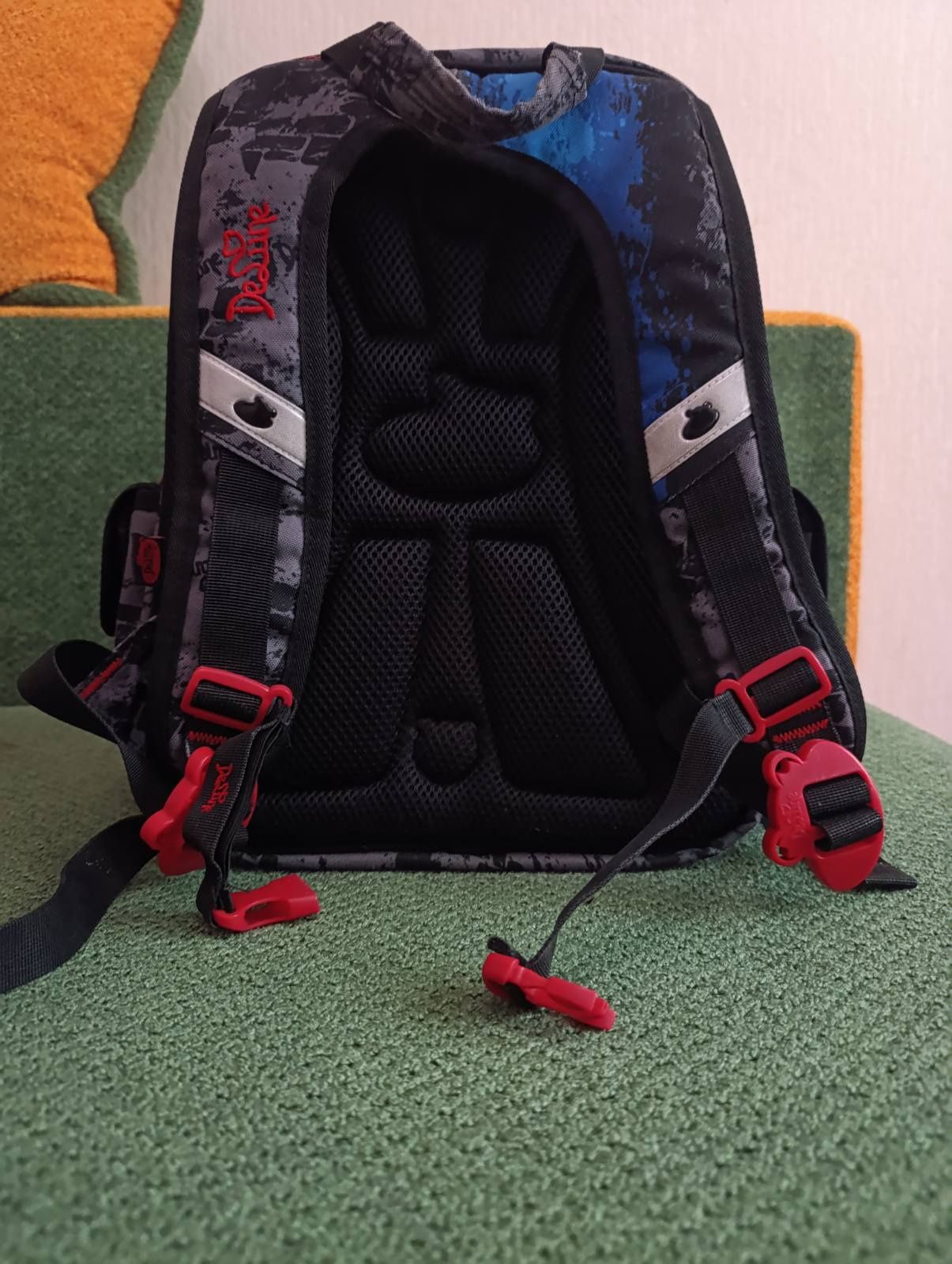 Продам шкільний рюкзак. Ціна: 500 грн.
