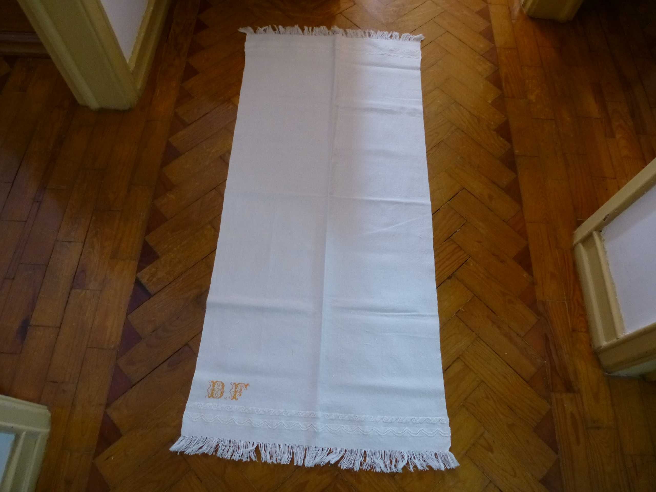 Toalhas de lavatório de linho antigo com monogramas