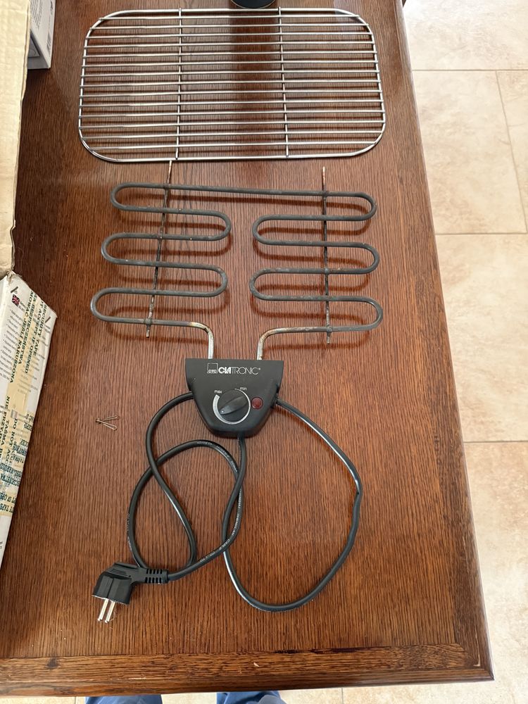 Grill elektryczny domowy CLATRONIC BQ 2673