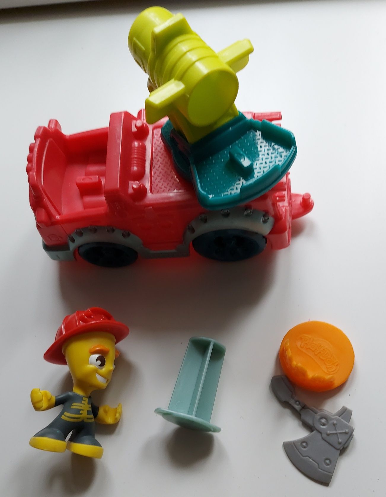 Play-Doh  samochód strażacki.