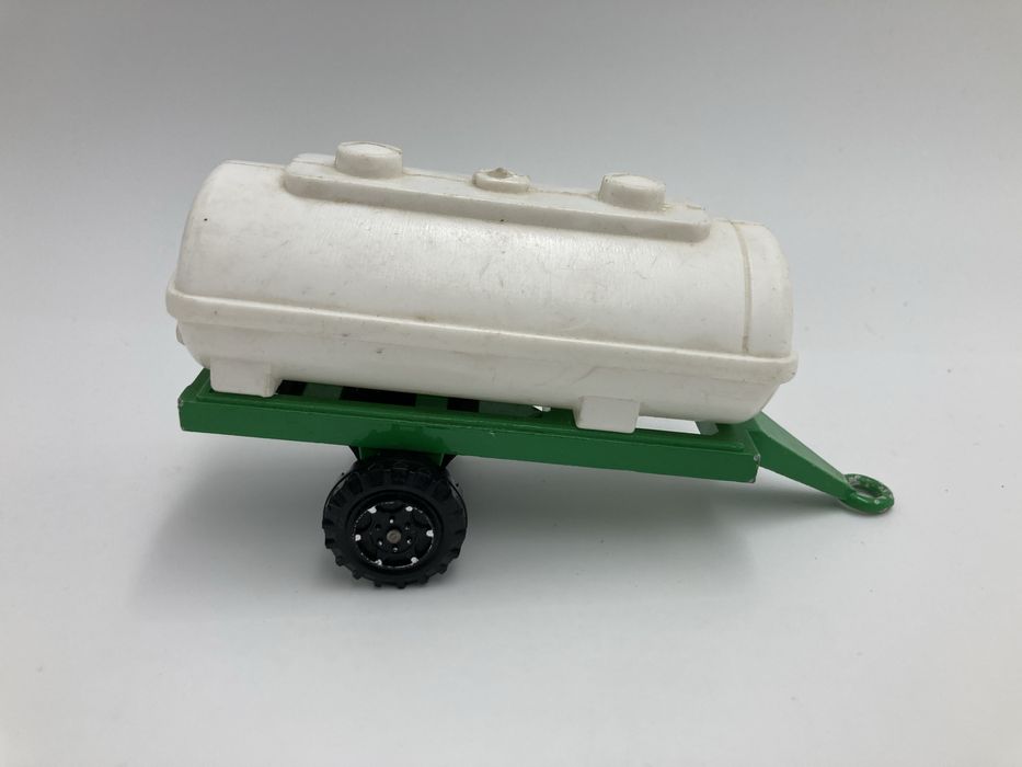 Majorette farm seria 3000 1/43 przyczepa zbiornik beczkowóz
