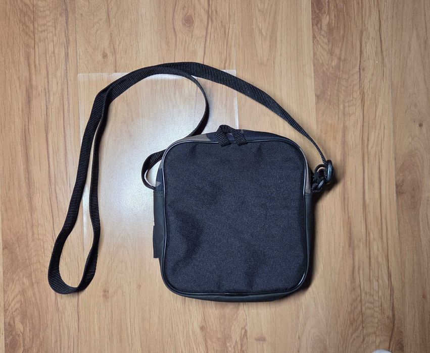 Saszetka Adidas w kolorze moro