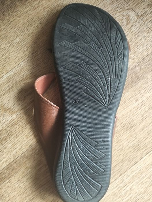 Шлепанци кожанние