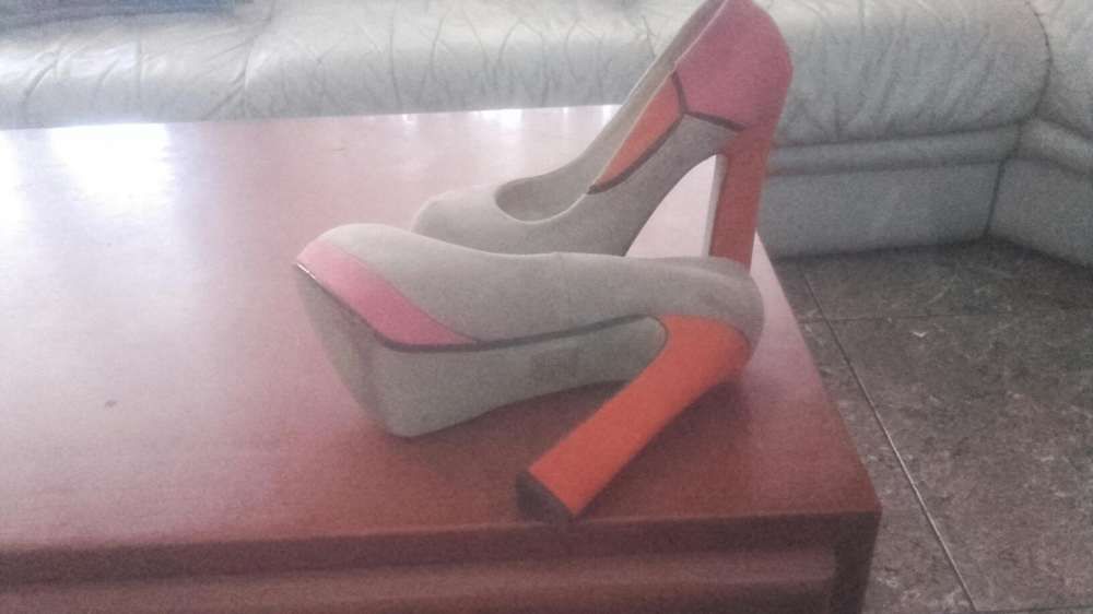 Sapatos novos bastante confortáveis