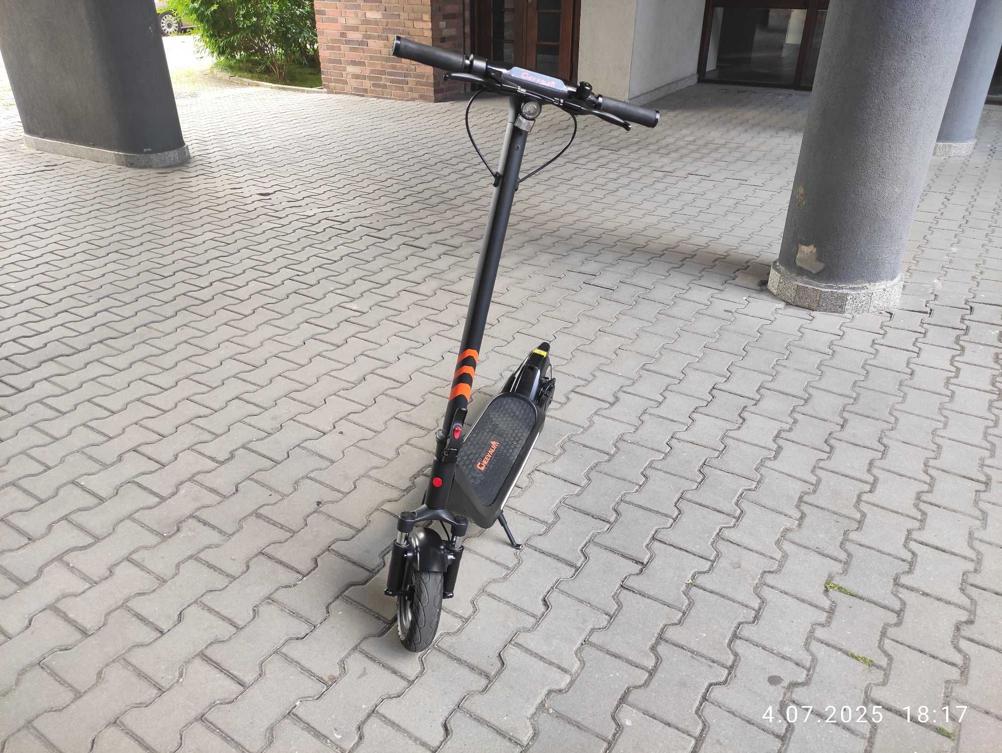 Niemal nowa hulajnoga przebieg 220 km, po 10 ładowaniach. Stan idealny