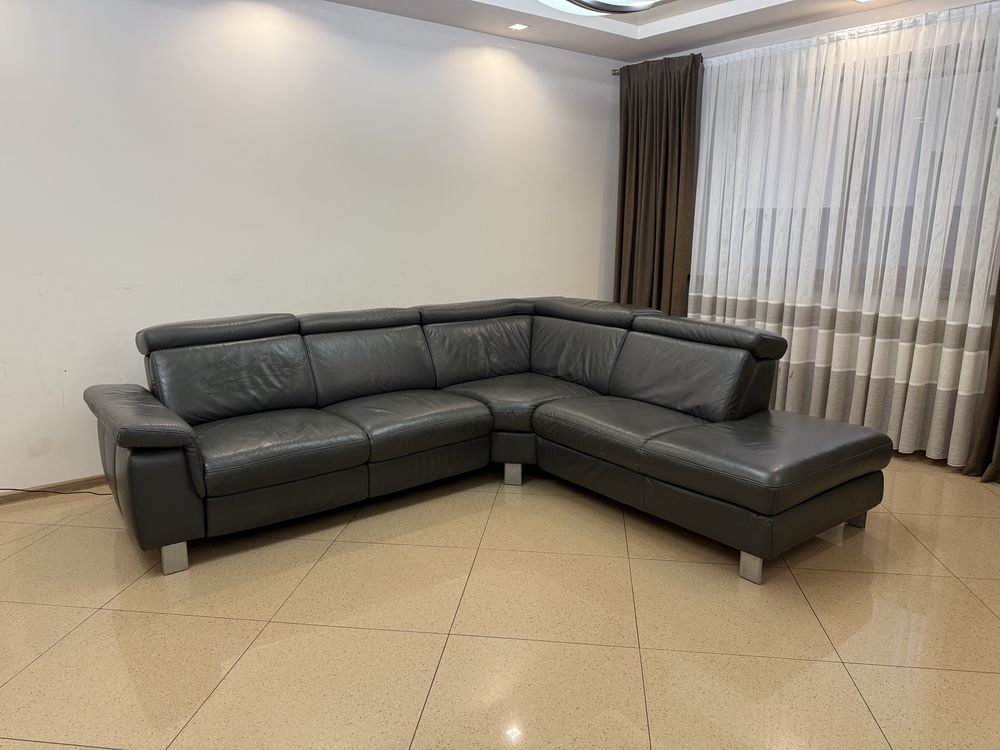 Продам кожаний диван (270х240)