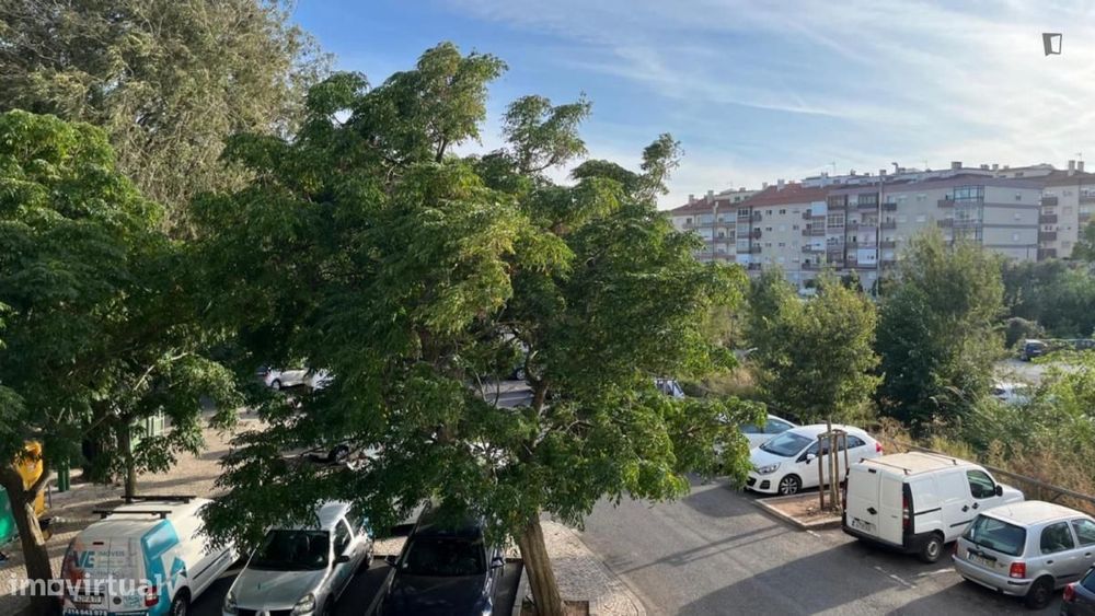 Quarto - localizado em Amadora Lisbon