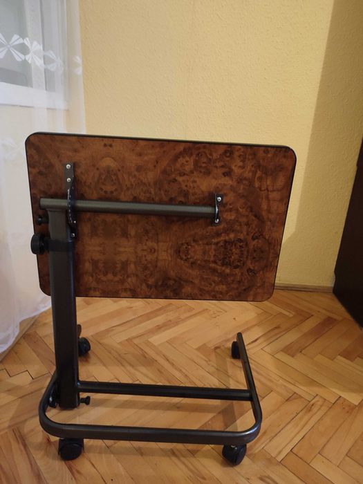 Stolik regulowany