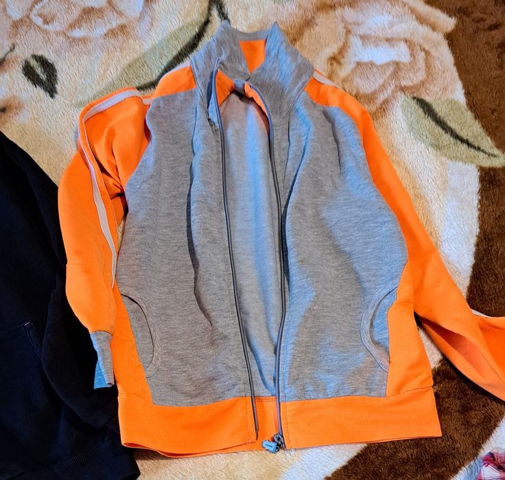 Отдам даром на рост 130 - 140