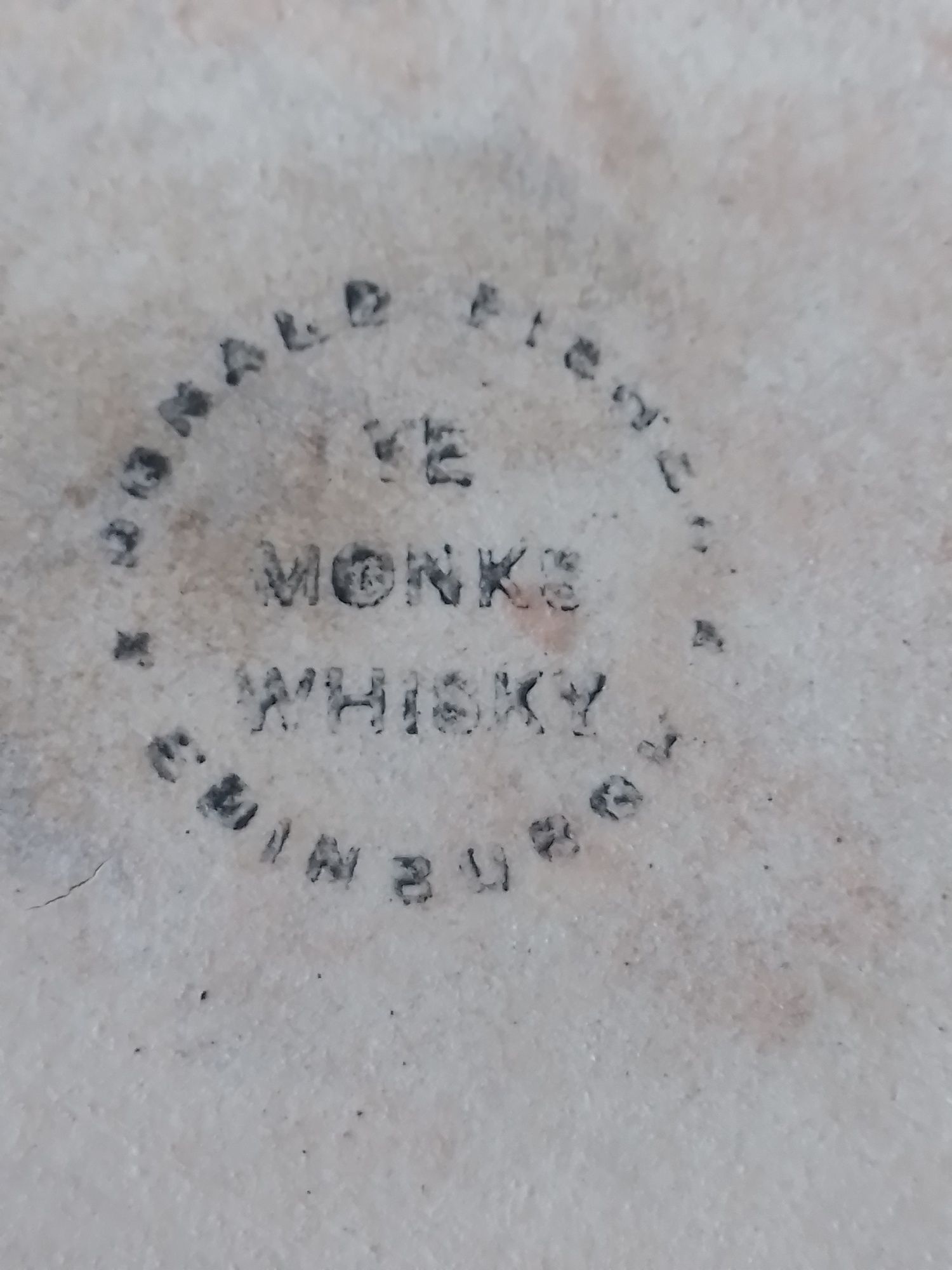Antiguidade Garrafa cerâmica Whisky Monks antiga.