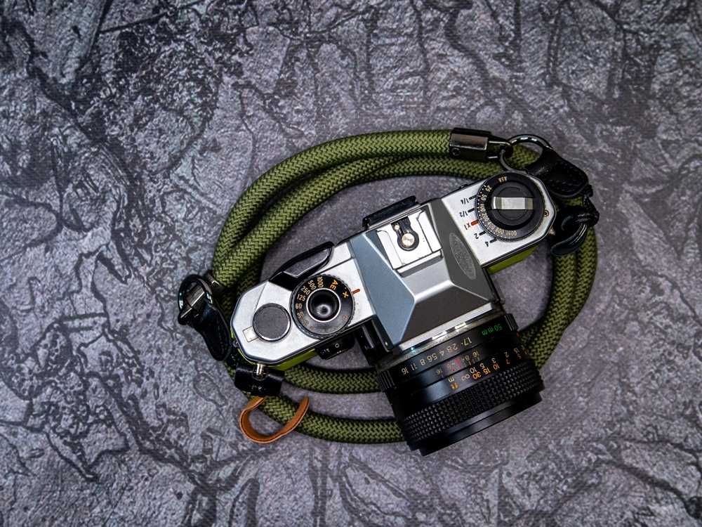 Yashica FX-D Quartz + Yashica ML 50 mm f 1.7 + pasek