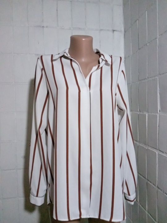 Блуза з легкої тканини довгим рукавом
