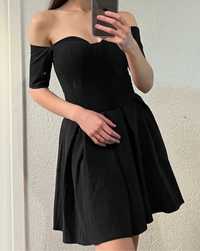 Чорна корсетна сукня