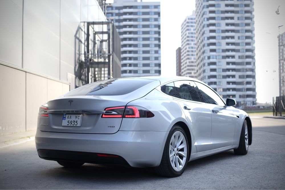 Tesla S 75 D Pnevmo 8міс 17 рік.