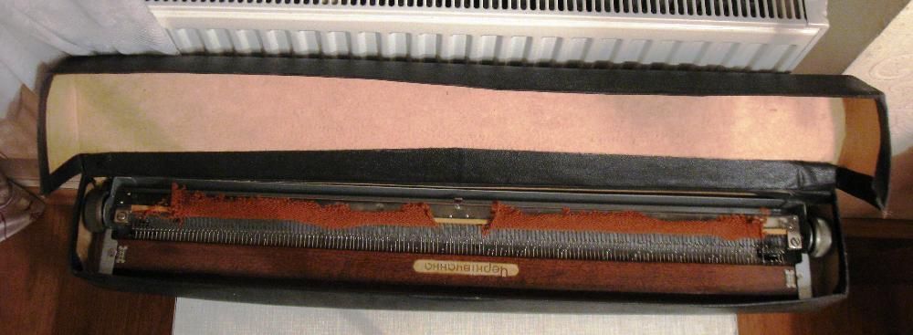 Вязальная ручная машинка Чернивчанка СССР