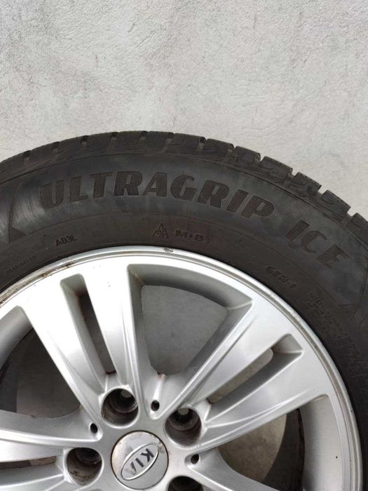 Шини зимові Goodyear Ultragrip ice 215/70 R16