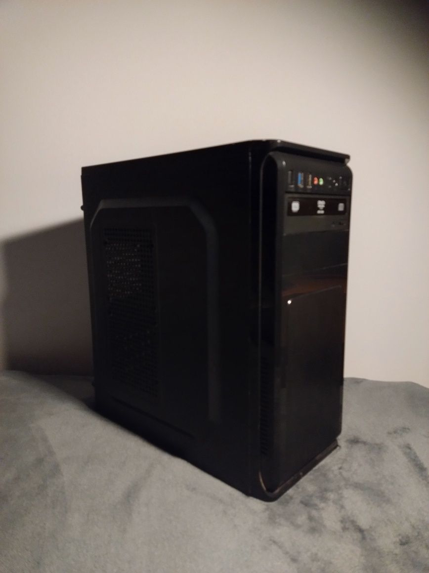 Komputer Ryzen 3 3200G/16GB Ram/512GB SSD/Win10