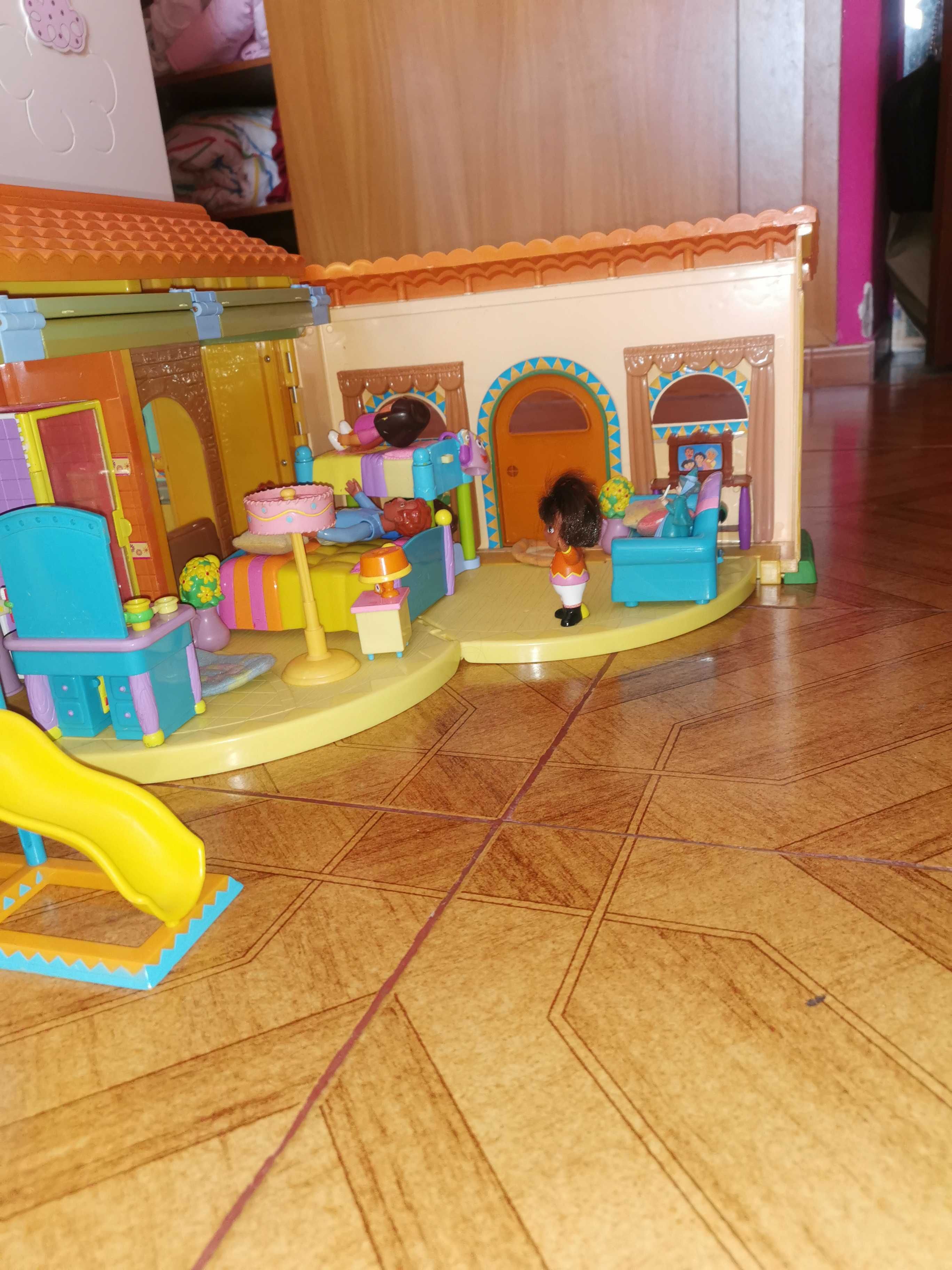 A casa da Dora em muito bom estado