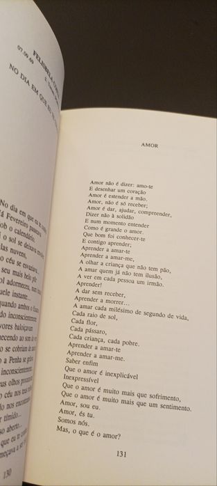 Livro de poesia "VII Antologia de Poesia Contemporânea"