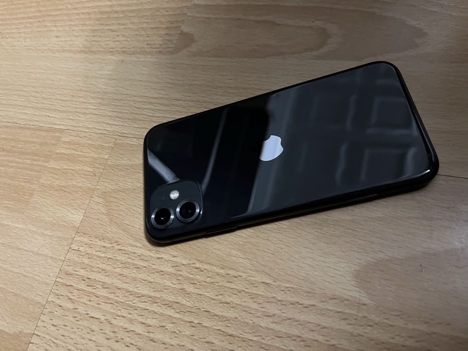 Iphone 11 + etui + 2 szybki ochronne