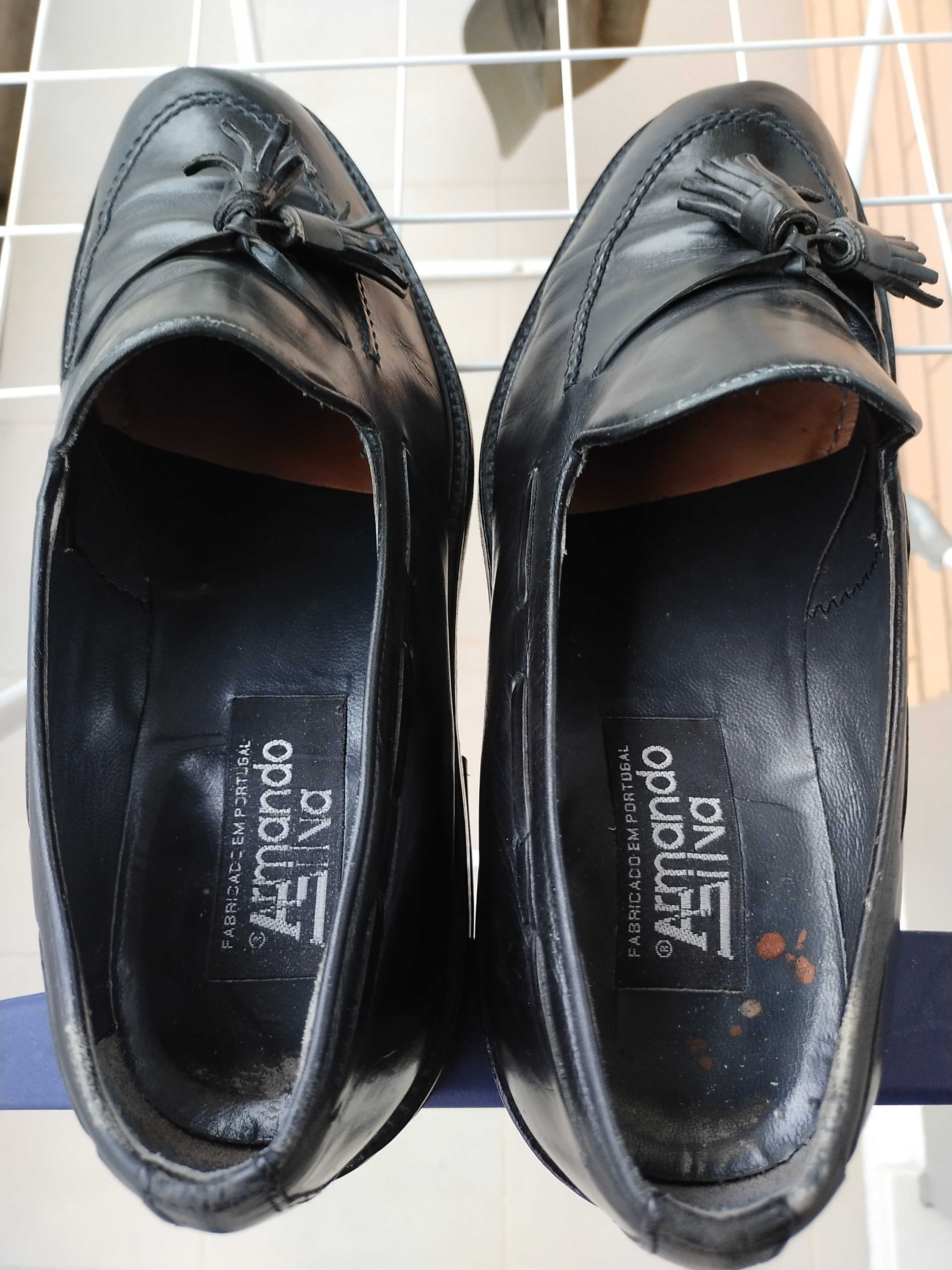 Sapatos marca Armando Silva com pouco uso cor preto nº 44