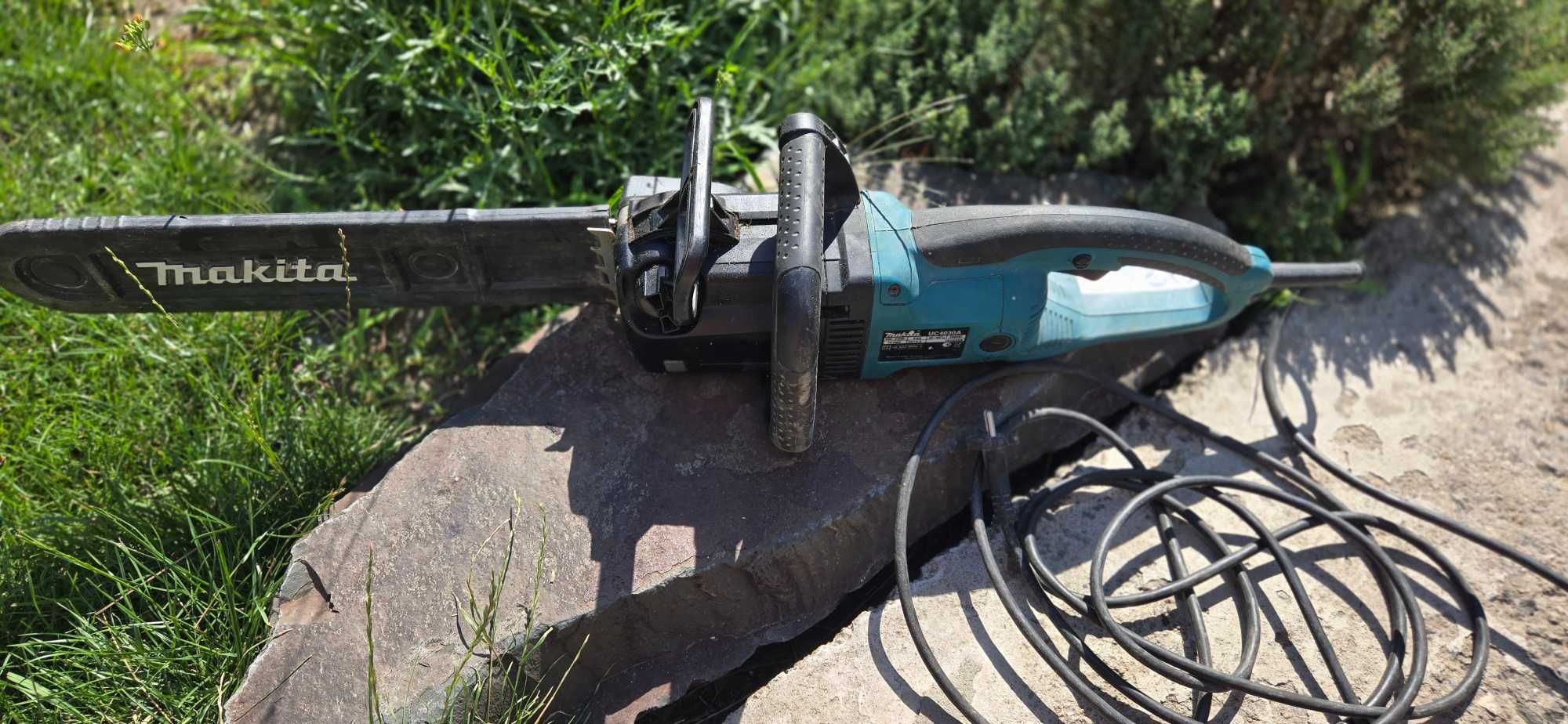 Ланцюгова пила Makita UC4030