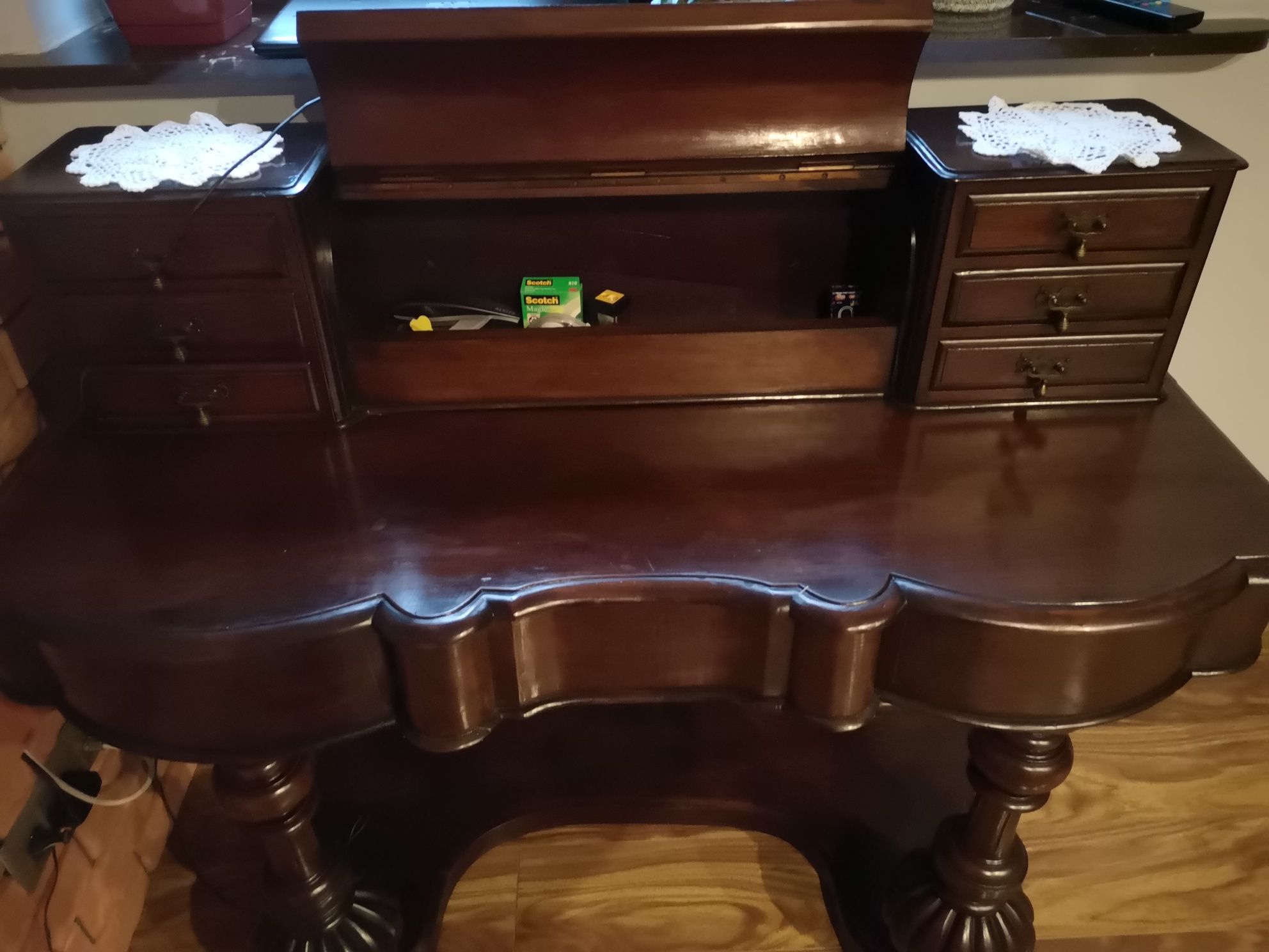 Sekretarzyk, biurko barokowe