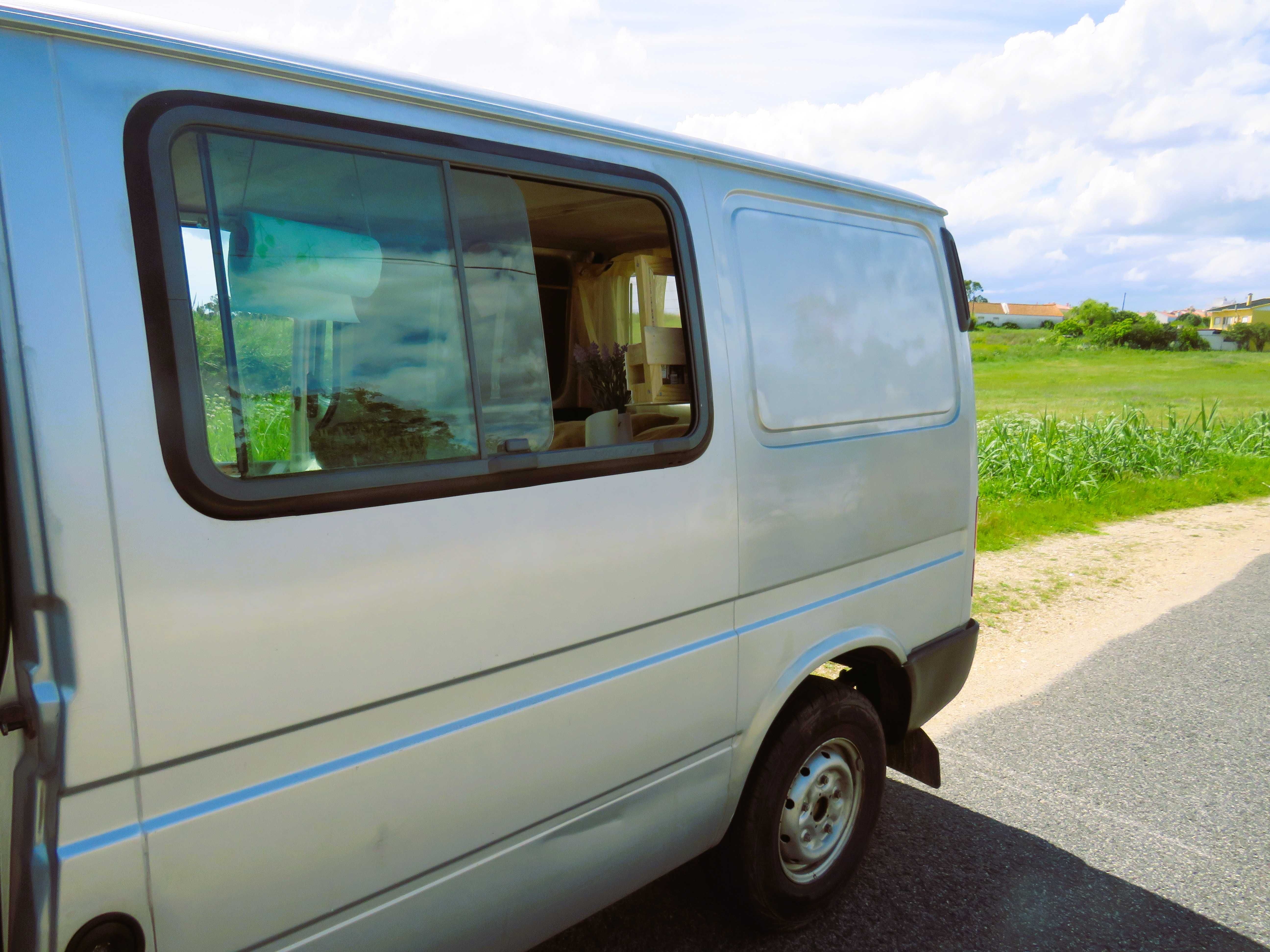 Ford Transit Camper 1990 – Explora Portugal com estilo e liberdade!