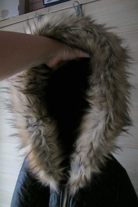 czarna kurtka 140 dziewczynka taliowana kaptur ciepła zimowa zapinana