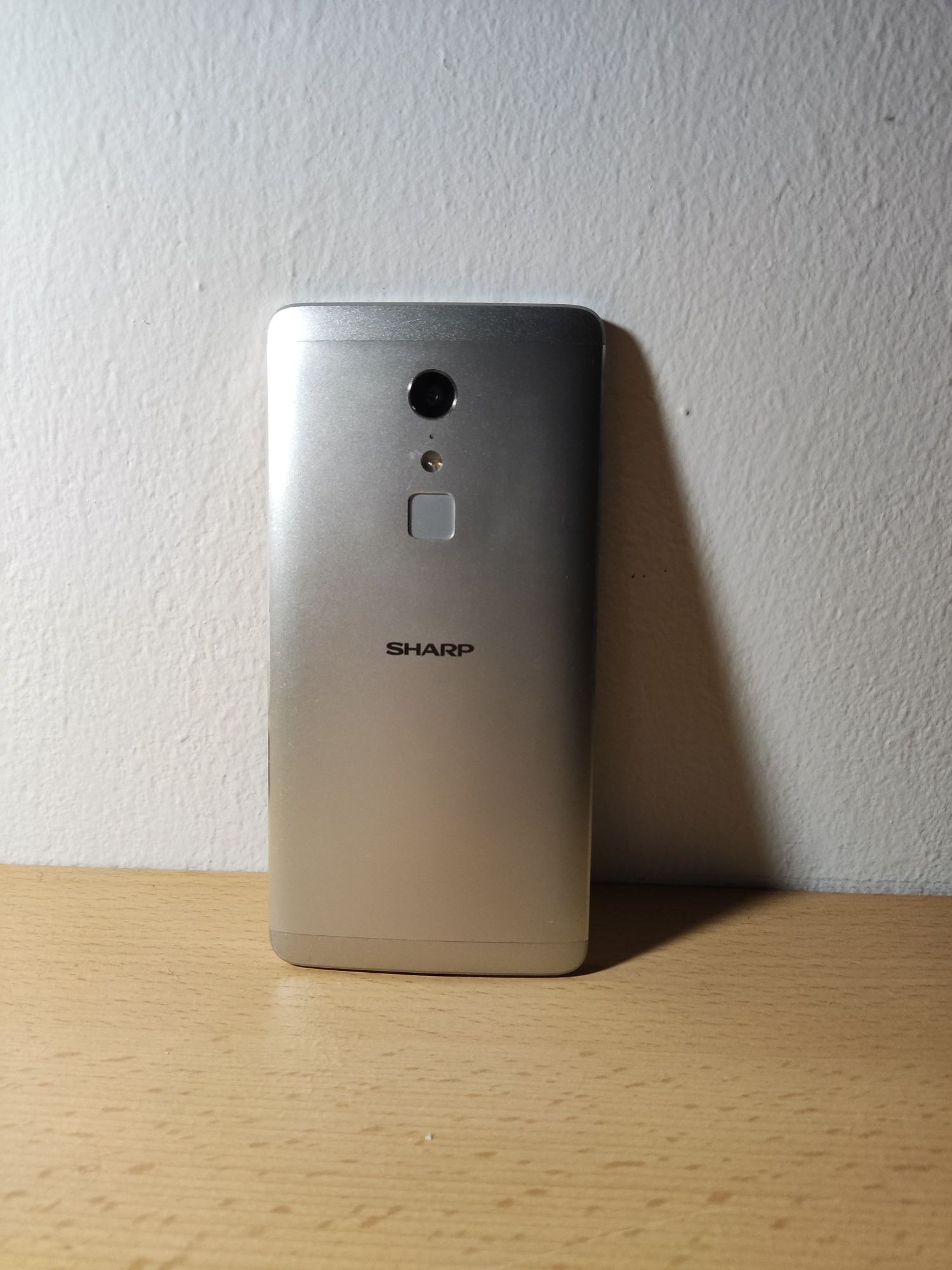 Смартфон  Sharp Z2/A1